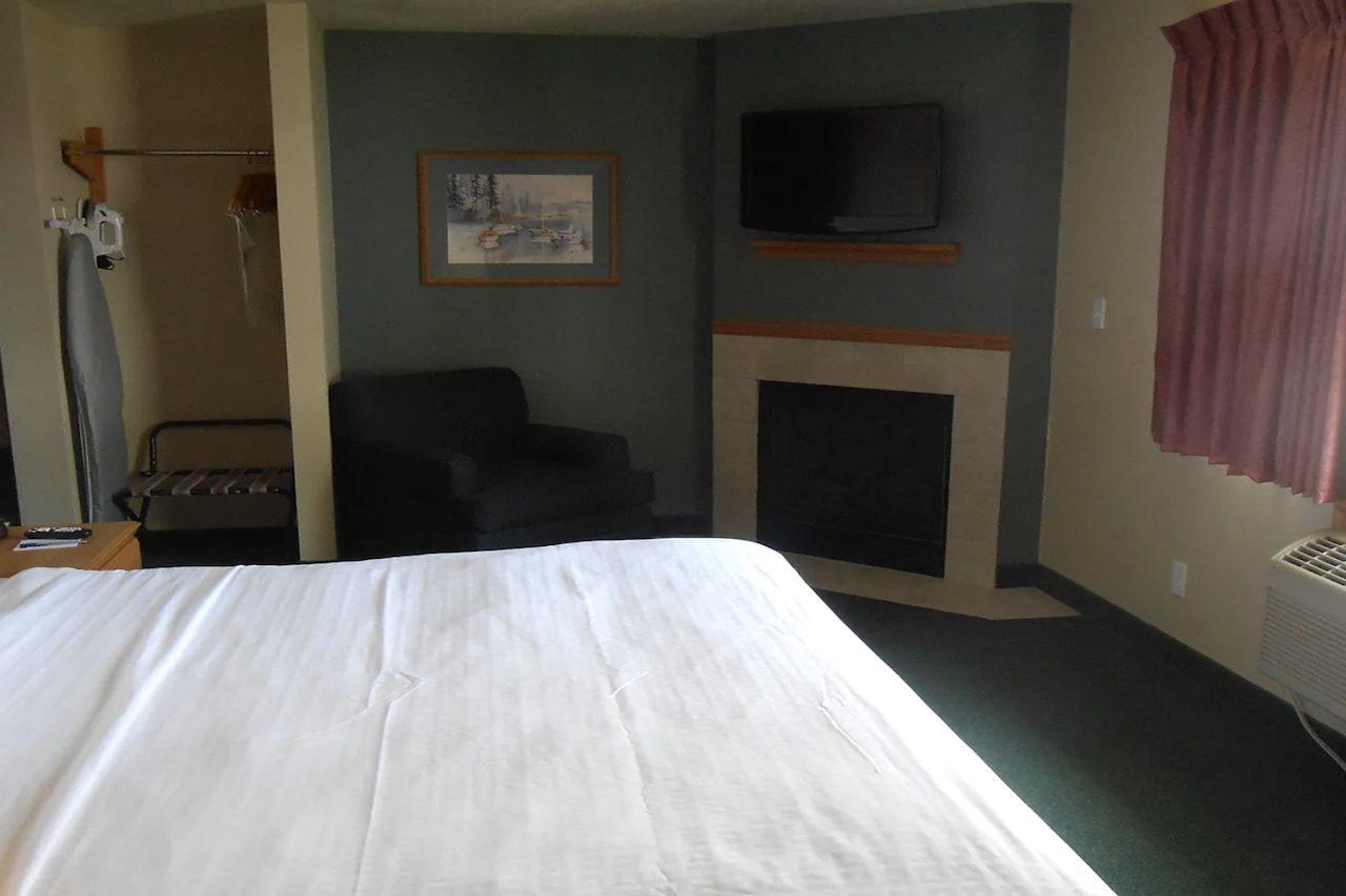 Americinn By Wyndham Oscoda Near Ausable River Exterior photo