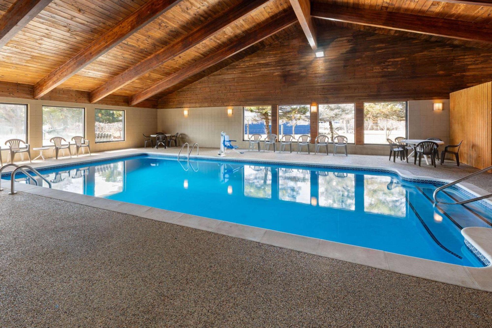 Americinn By Wyndham Oscoda Near Ausable River Exterior photo
