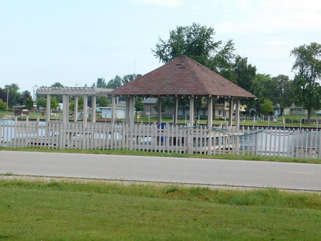 Americinn By Wyndham Oscoda Near Ausable River Exterior photo